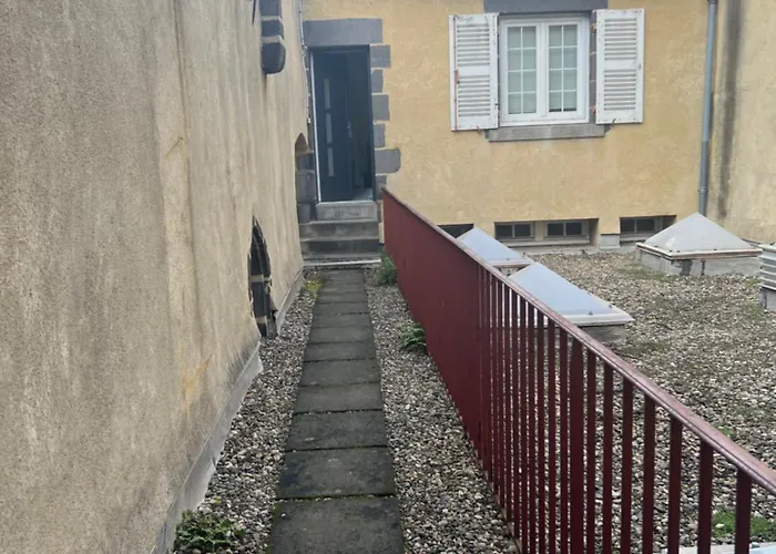 Maisonnette Montferrandaise Proche Tram - 6 Couchages - Tram - Wifi 公寓